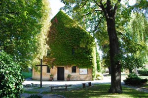 Bauwerke & Kirchen Muthmannsdorf011011 009 300x200 - Bauwerke & Kirchen
